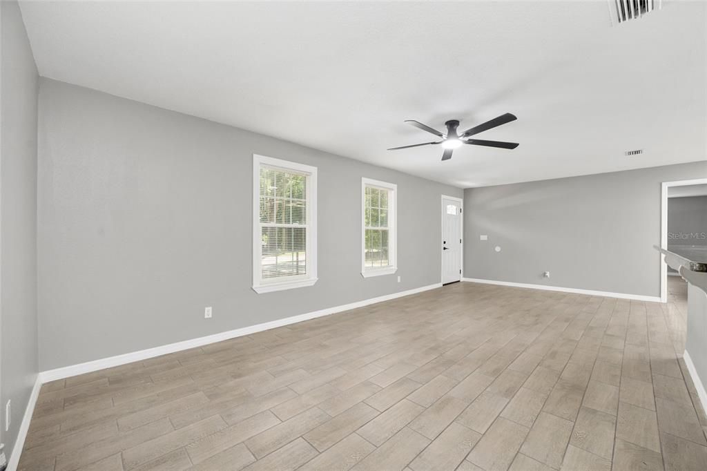 For Sale: $253,000 (3 beds, 2 baths, 1416 Square Feet)
