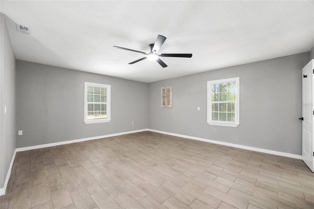 For Sale: $253,000 (3 beds, 2 baths, 1416 Square Feet)