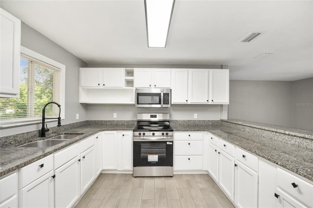 For Sale: $253,000 (3 beds, 2 baths, 1416 Square Feet)