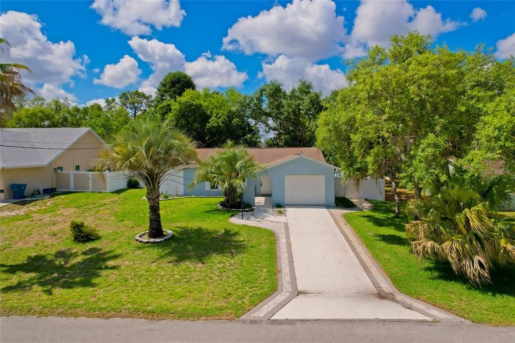 For Sale: $299,999 (2 beds, 2 baths, 1266 Square Feet)