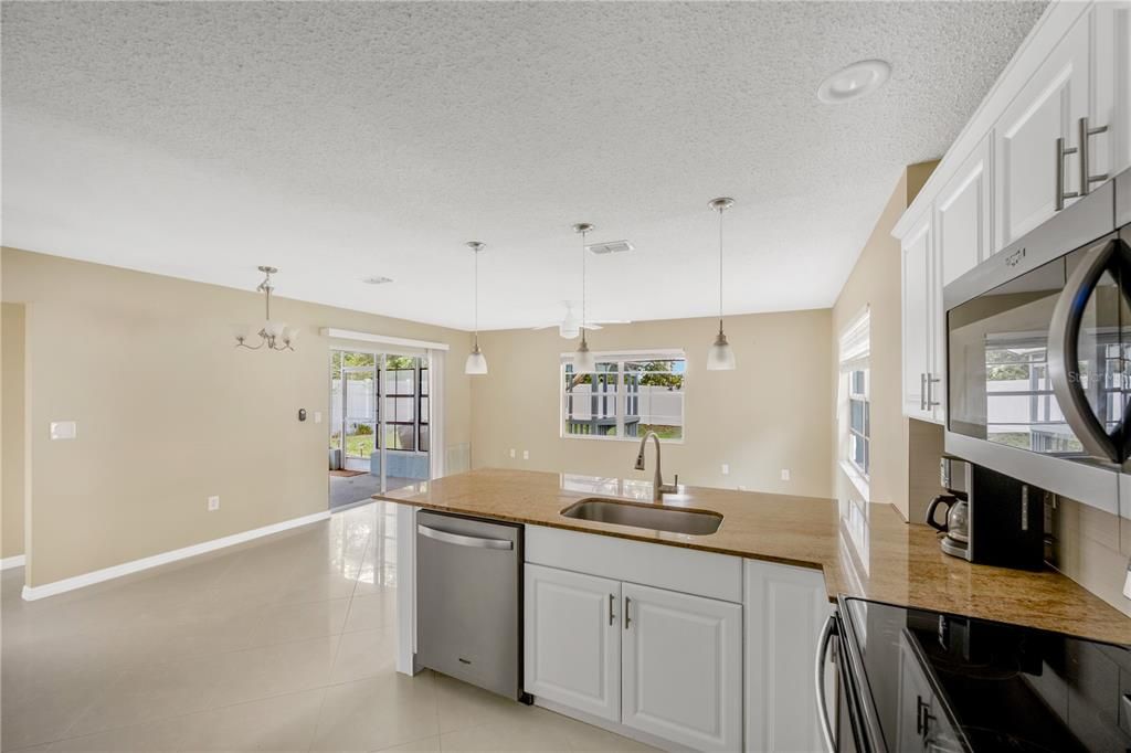 For Sale: $299,999 (2 beds, 2 baths, 1266 Square Feet)