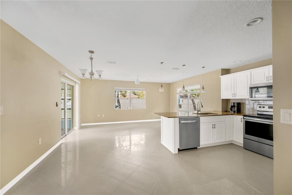 For Sale: $299,999 (2 beds, 2 baths, 1266 Square Feet)