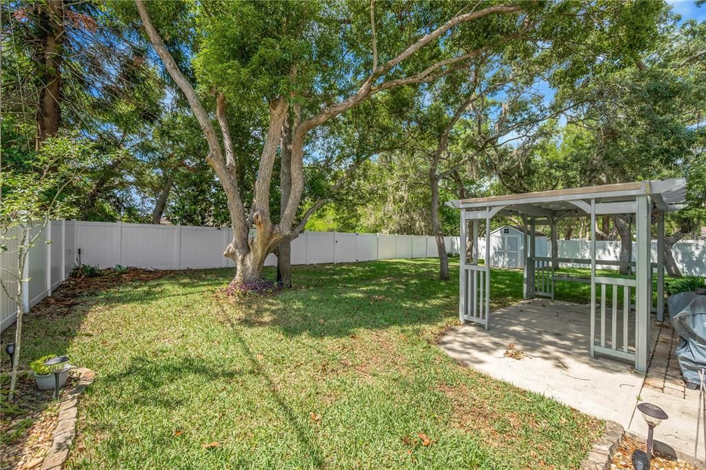 For Sale: $299,999 (2 beds, 2 baths, 1266 Square Feet)