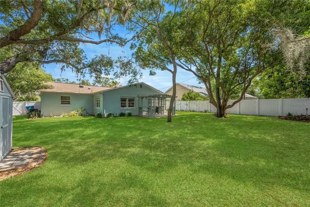 For Sale: $299,999 (2 beds, 2 baths, 1266 Square Feet)