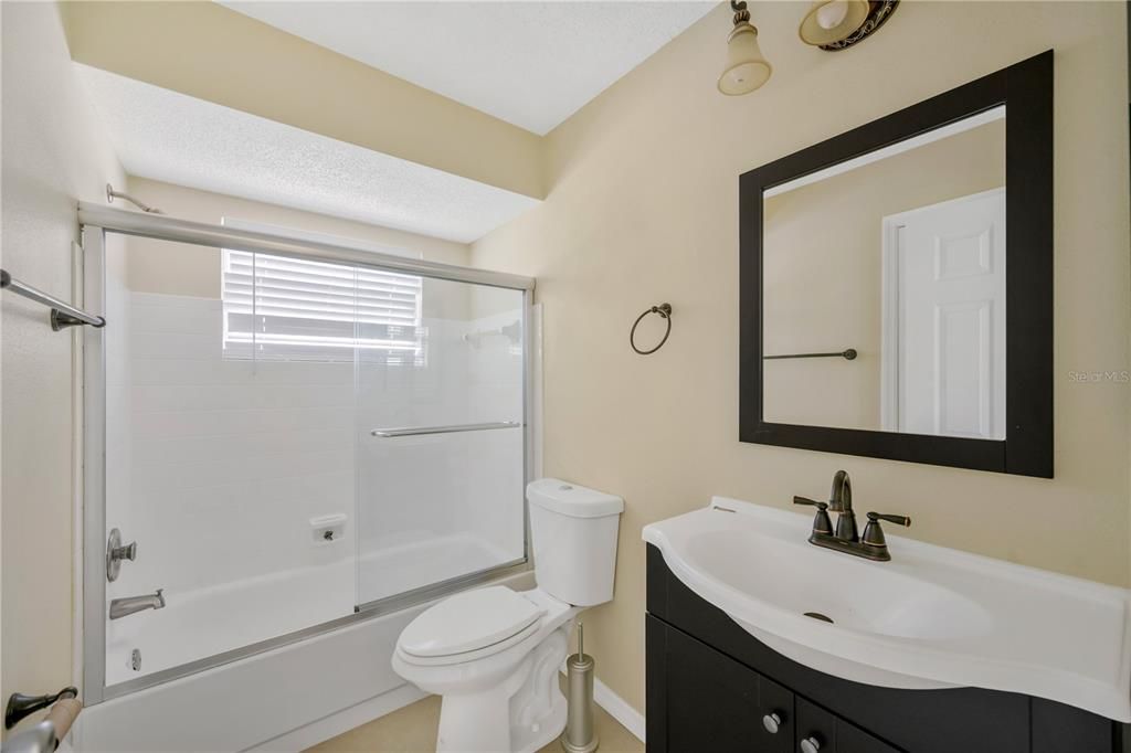 For Sale: $299,999 (2 beds, 2 baths, 1266 Square Feet)