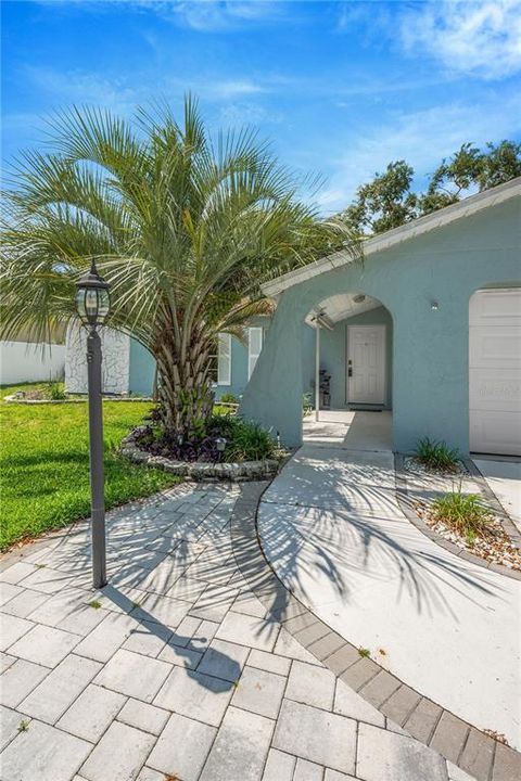 For Sale: $299,999 (2 beds, 2 baths, 1266 Square Feet)