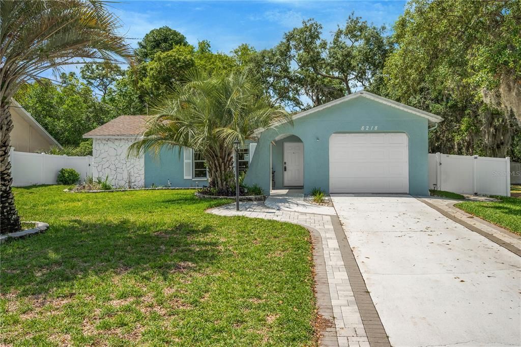 For Sale: $299,999 (2 beds, 2 baths, 1266 Square Feet)