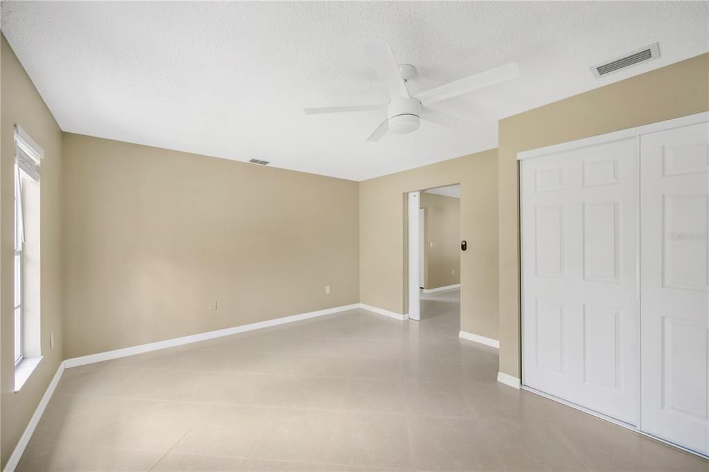 For Sale: $299,999 (2 beds, 2 baths, 1266 Square Feet)