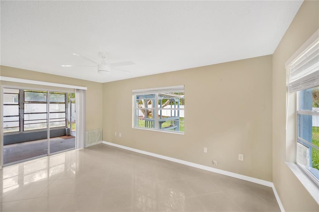 For Sale: $299,999 (2 beds, 2 baths, 1266 Square Feet)