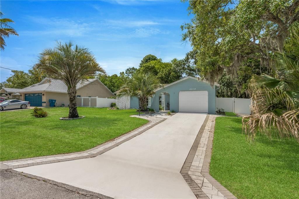 For Sale: $299,999 (2 beds, 2 baths, 1266 Square Feet)
