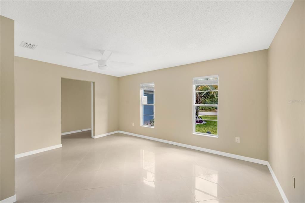 For Sale: $299,999 (2 beds, 2 baths, 1266 Square Feet)