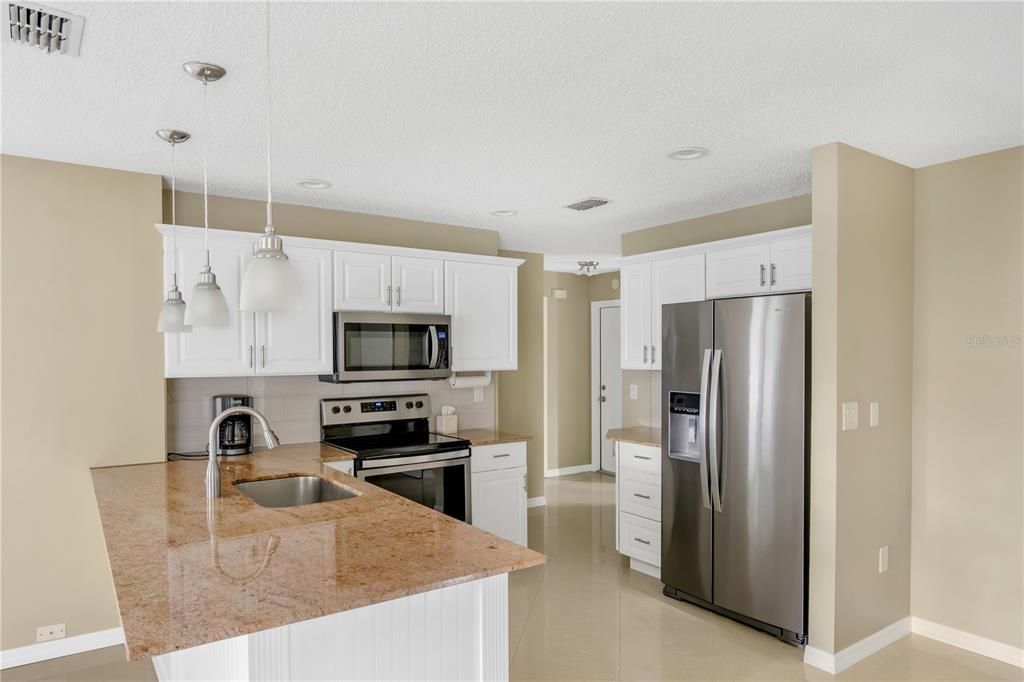 For Sale: $299,999 (2 beds, 2 baths, 1266 Square Feet)