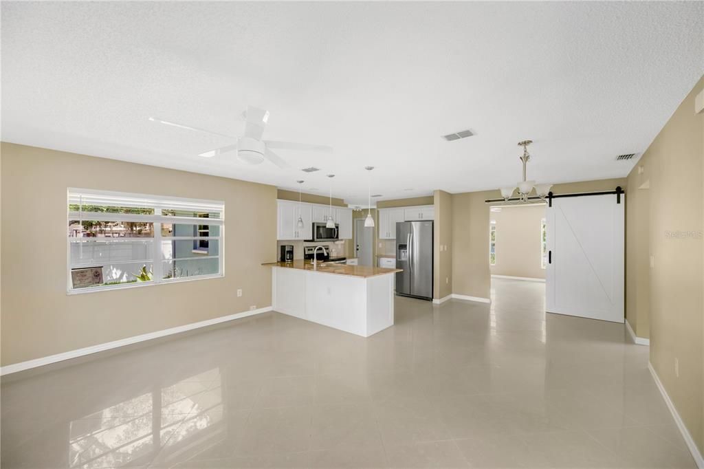 For Sale: $299,999 (2 beds, 2 baths, 1266 Square Feet)