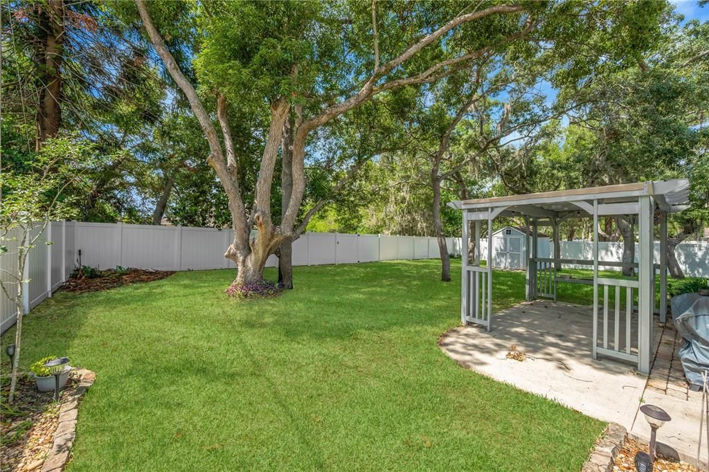 For Sale: $299,999 (2 beds, 2 baths, 1266 Square Feet)