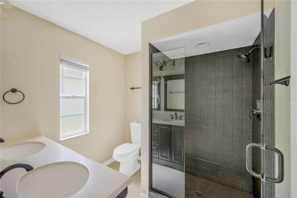 For Sale: $299,999 (2 beds, 2 baths, 1266 Square Feet)