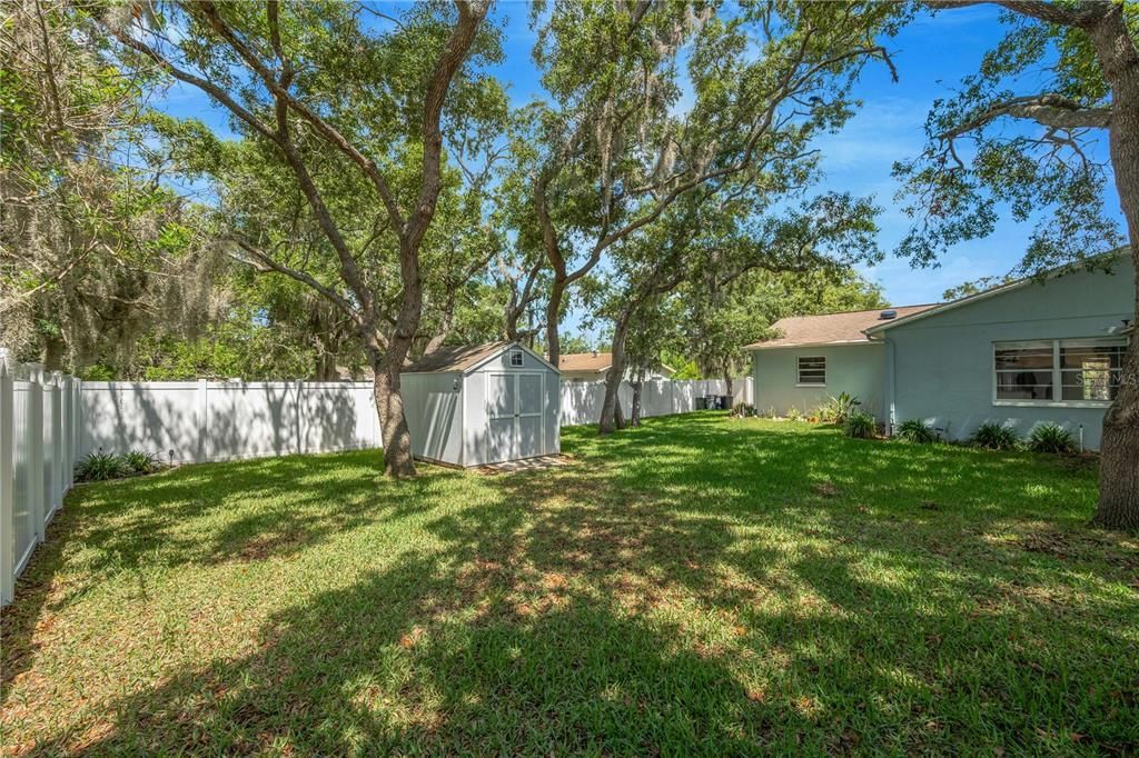 For Sale: $299,999 (2 beds, 2 baths, 1266 Square Feet)
