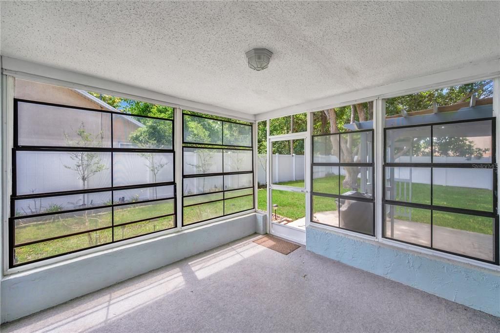 For Sale: $299,999 (2 beds, 2 baths, 1266 Square Feet)