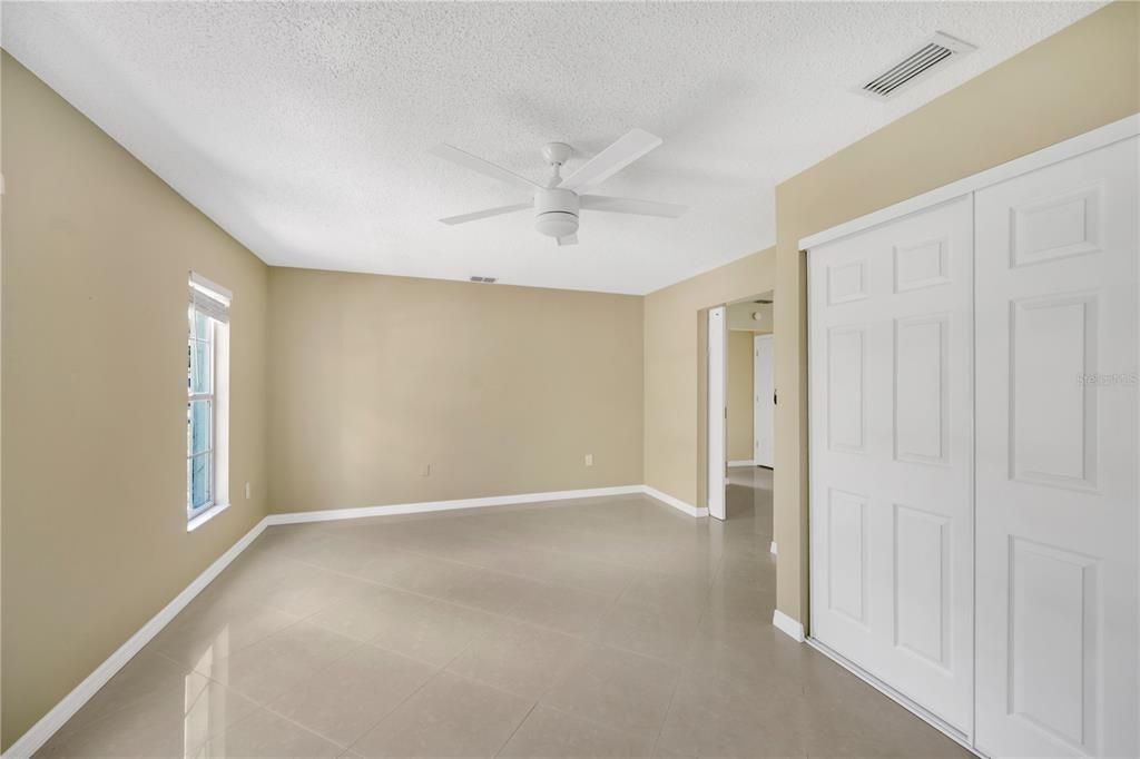 For Sale: $299,999 (2 beds, 2 baths, 1266 Square Feet)