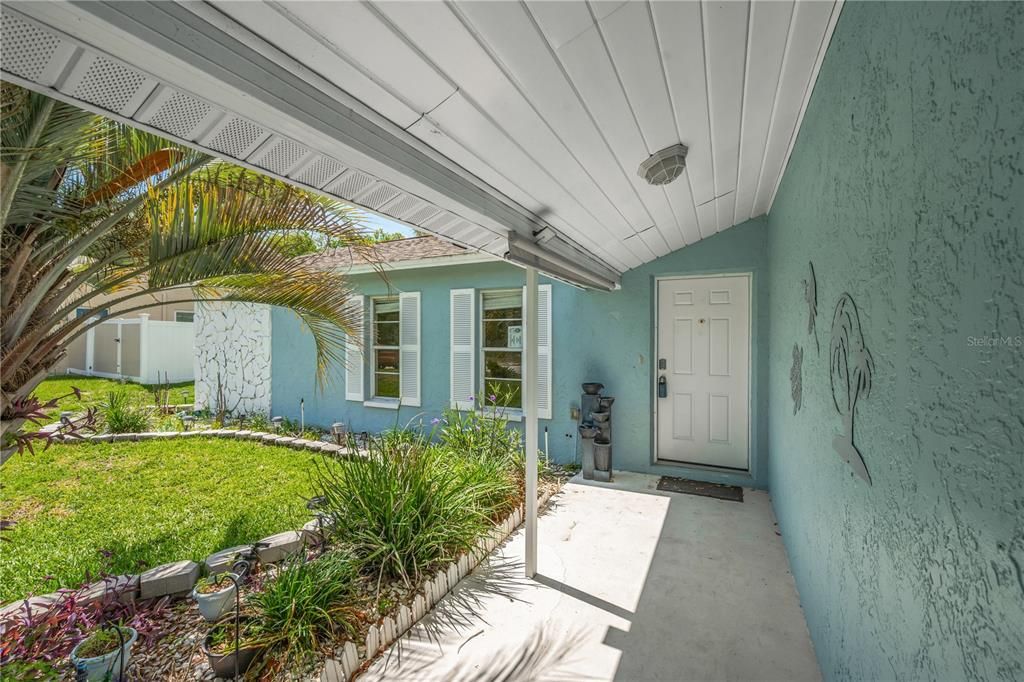 For Sale: $299,999 (2 beds, 2 baths, 1266 Square Feet)