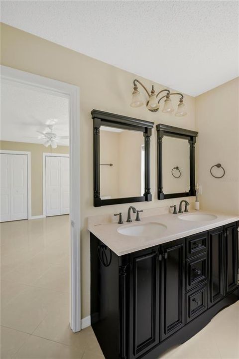 For Sale: $299,999 (2 beds, 2 baths, 1266 Square Feet)