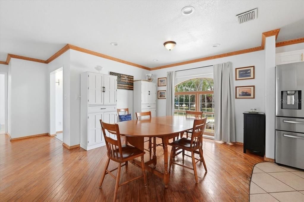 For Sale: $300,000 (3 beds, 2 baths, 1849 Square Feet)