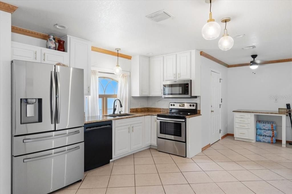 For Sale: $300,000 (3 beds, 2 baths, 1849 Square Feet)