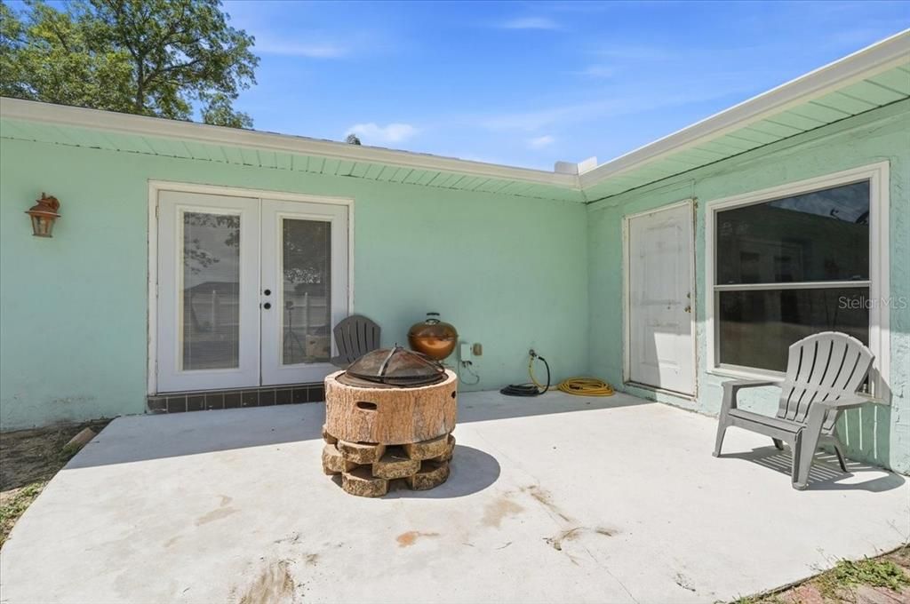 For Sale: $300,000 (3 beds, 2 baths, 1849 Square Feet)