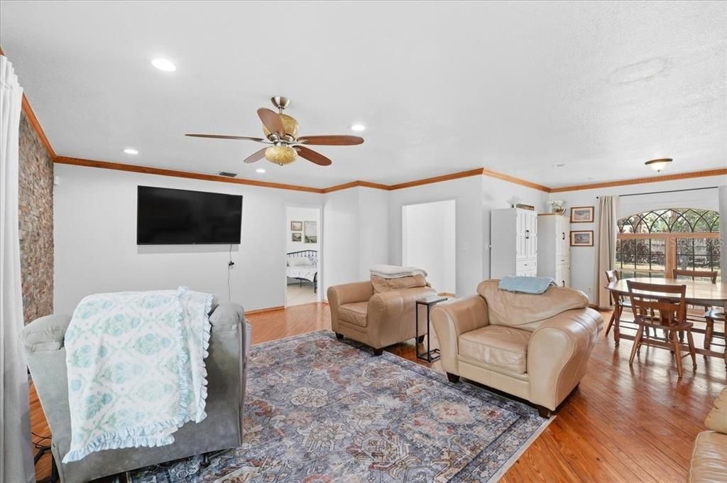 For Sale: $300,000 (3 beds, 2 baths, 1849 Square Feet)