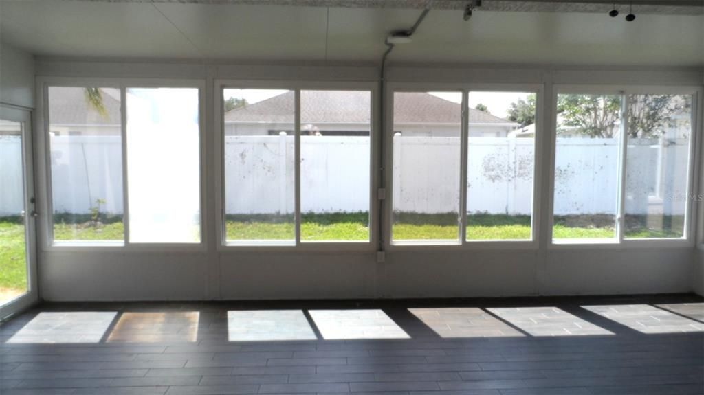 En Renta: $3,000 (4 camas, 3 baños, 2300 Pies cuadrados)