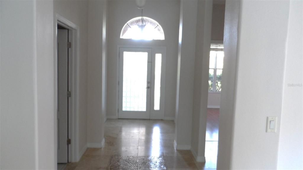 En Renta: $3,000 (4 camas, 3 baños, 2300 Pies cuadrados)
