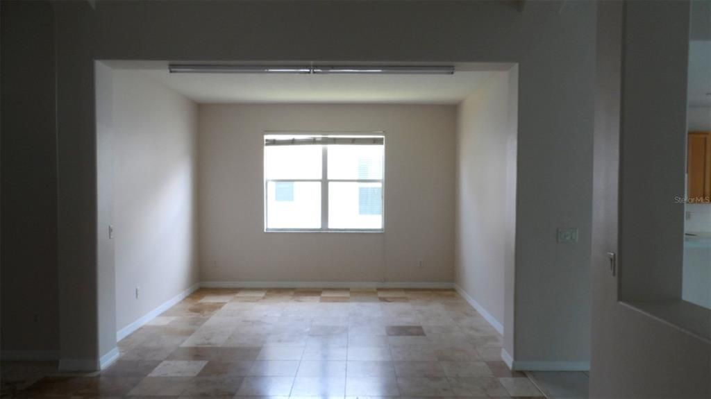 En Renta: $3,000 (4 camas, 3 baños, 2300 Pies cuadrados)