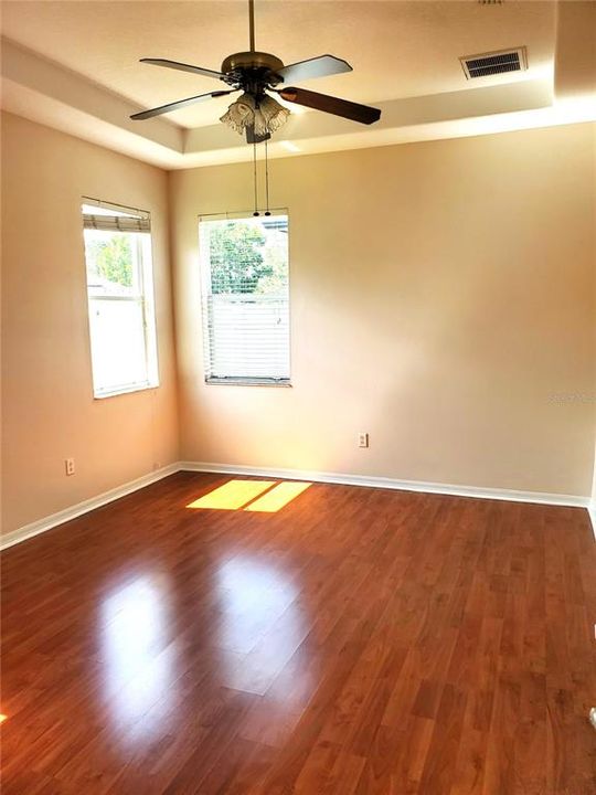 En Renta: $3,000 (4 camas, 3 baños, 2300 Pies cuadrados)