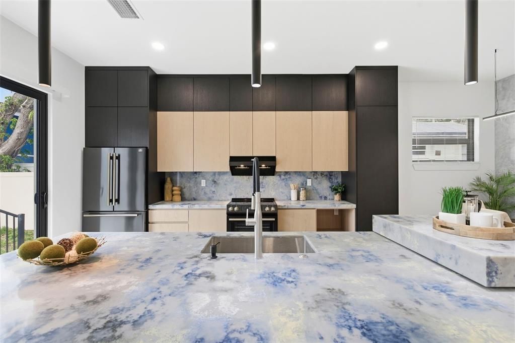 For Sale: $1,699,000 (4 beds, 4 baths, 2946 Square Feet)