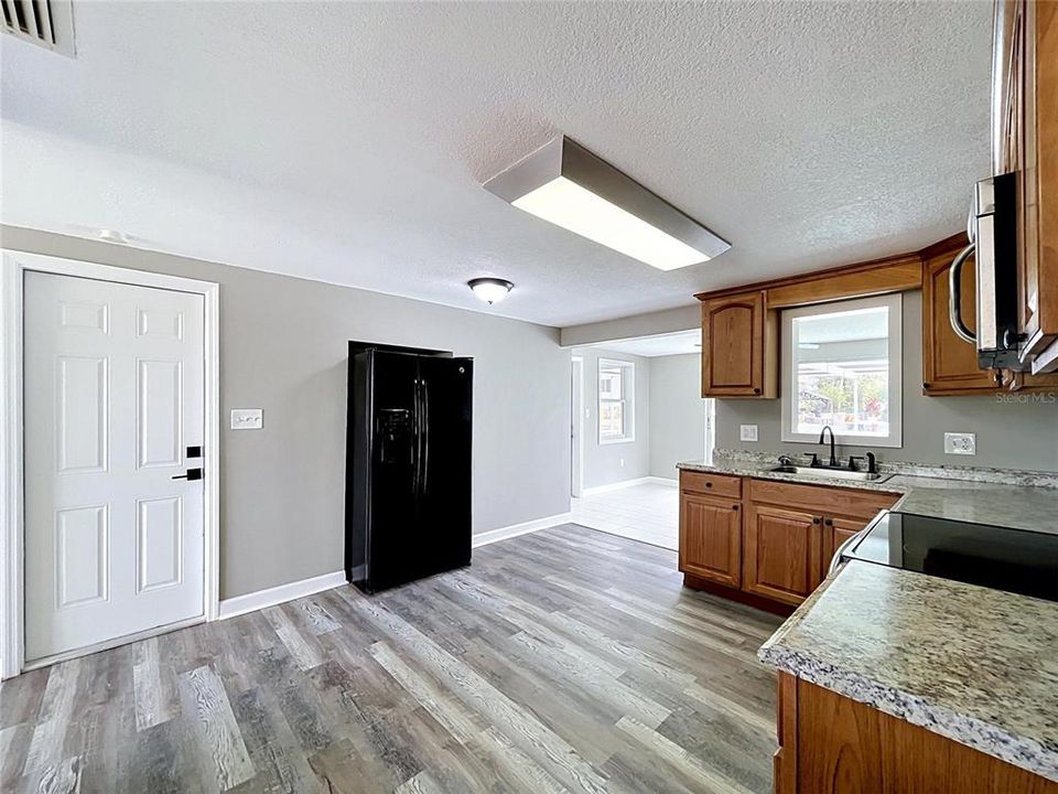 На продажу: $350,000 (2 спален, 2 ванн, 1077 Квадратных фут)
