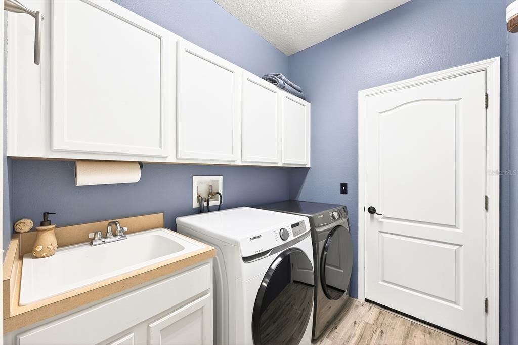 Active With Contract: $599,000 (4 beds, 2 baths, 2327 Square Feet)