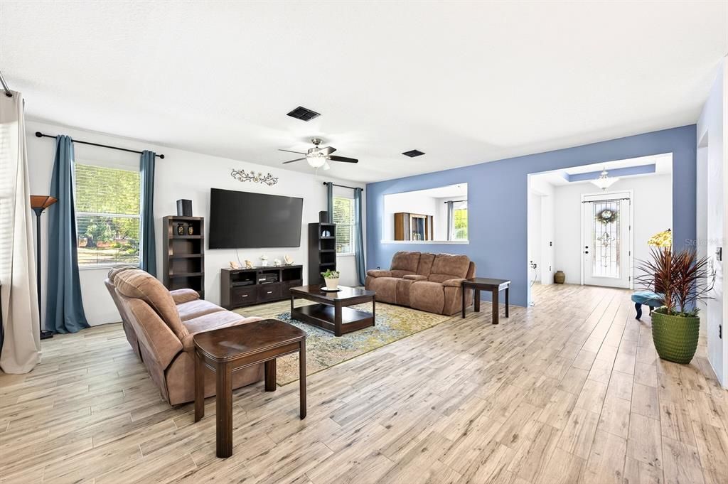 Active With Contract: $599,000 (4 beds, 2 baths, 2327 Square Feet)