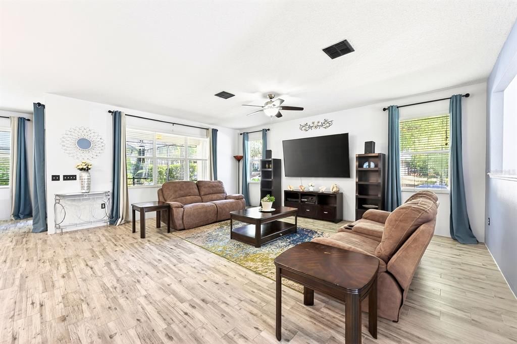 Active With Contract: $599,000 (4 beds, 2 baths, 2327 Square Feet)