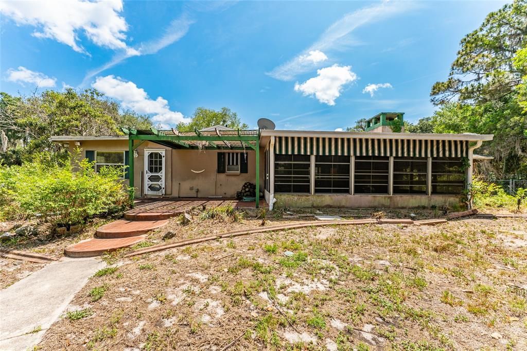 Activo con contrato: $235,000 (3 camas, 3 baños, 1808 Pies cuadrados)