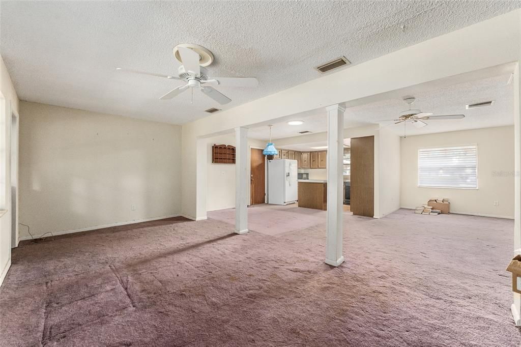 Activo con contrato: $235,000 (3 camas, 3 baños, 1808 Pies cuadrados)