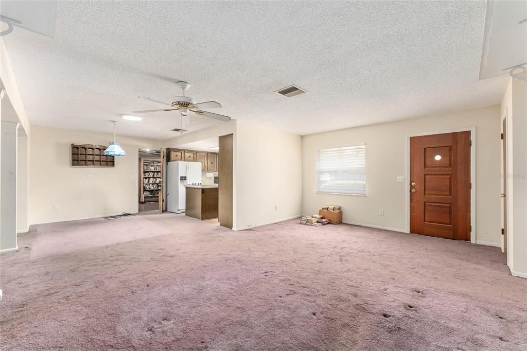Activo con contrato: $235,000 (3 camas, 3 baños, 1808 Pies cuadrados)