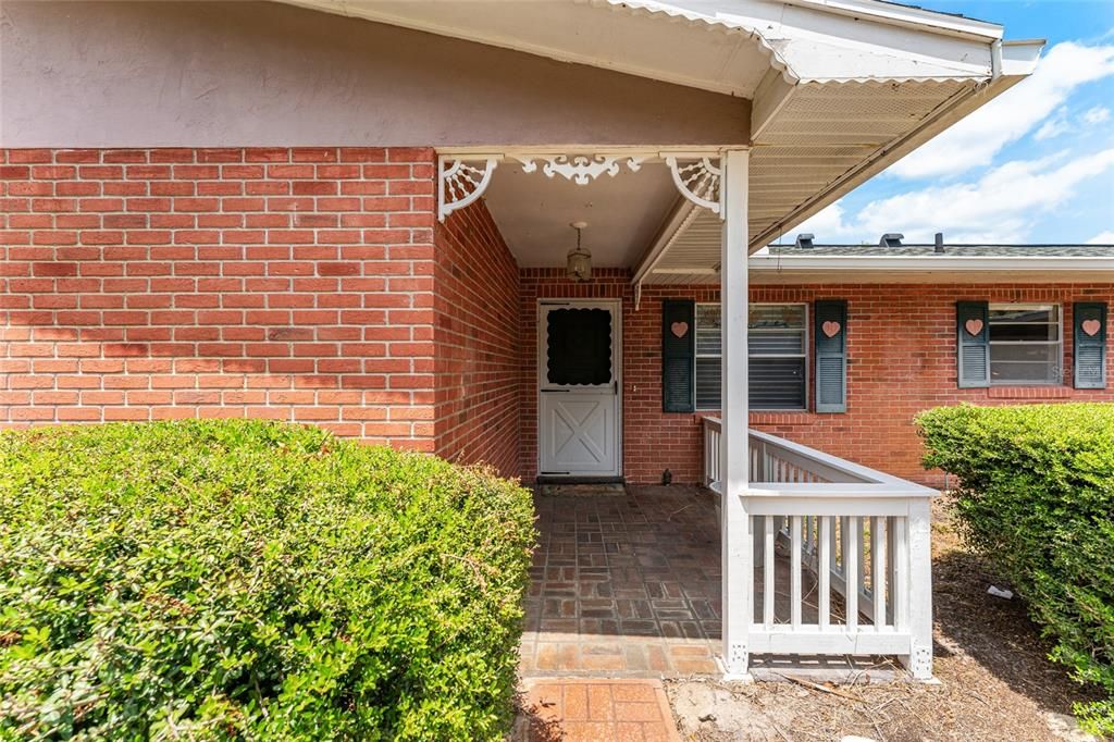 Activo con contrato: $235,000 (3 camas, 3 baños, 1808 Pies cuadrados)