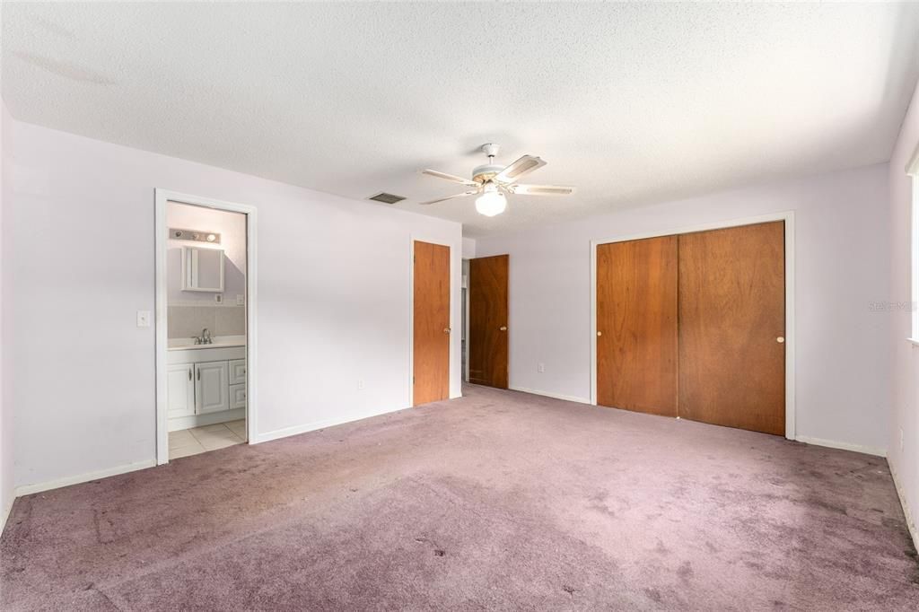 Activo con contrato: $235,000 (3 camas, 3 baños, 1808 Pies cuadrados)