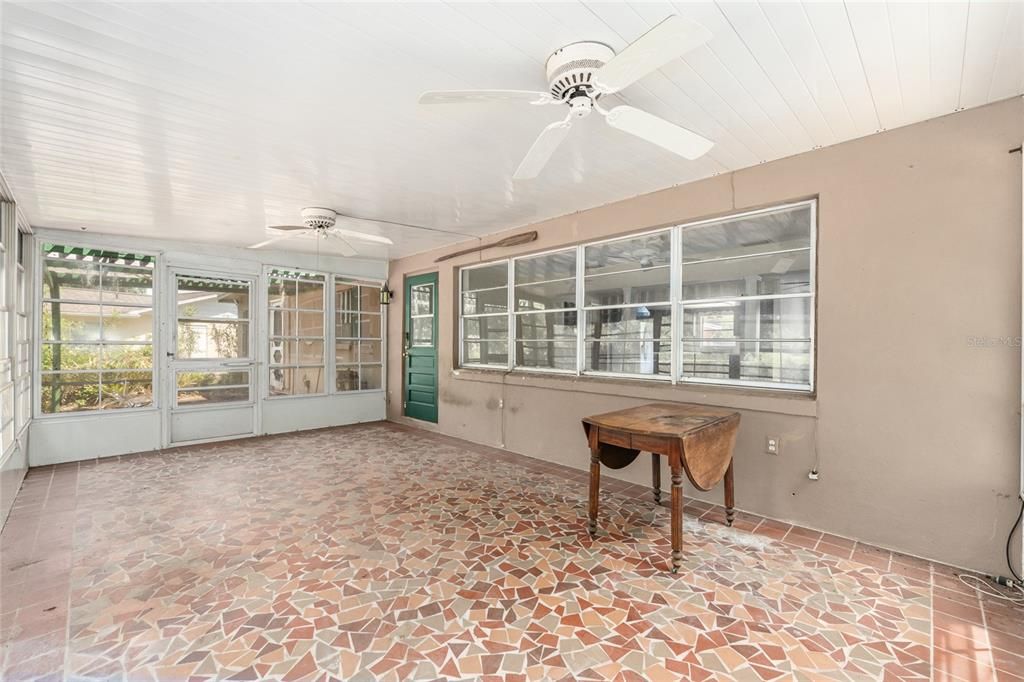 Activo con contrato: $235,000 (3 camas, 3 baños, 1808 Pies cuadrados)