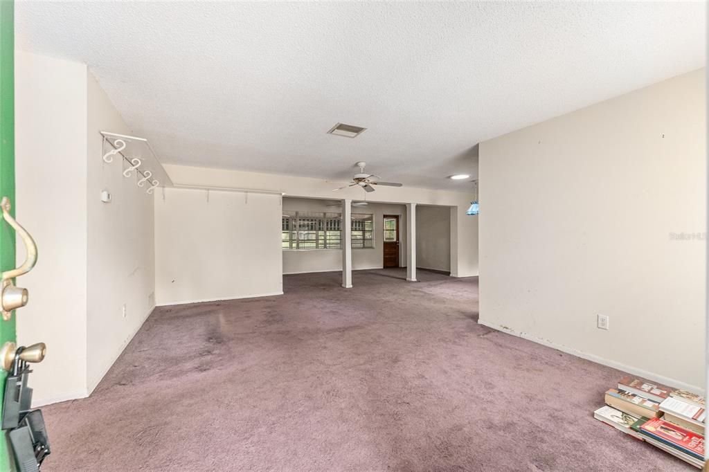 Activo con contrato: $235,000 (3 camas, 3 baños, 1808 Pies cuadrados)