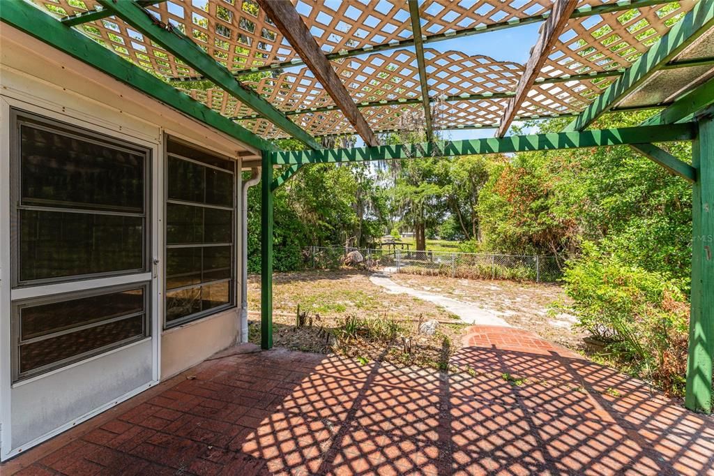 Activo con contrato: $235,000 (3 camas, 3 baños, 1808 Pies cuadrados)