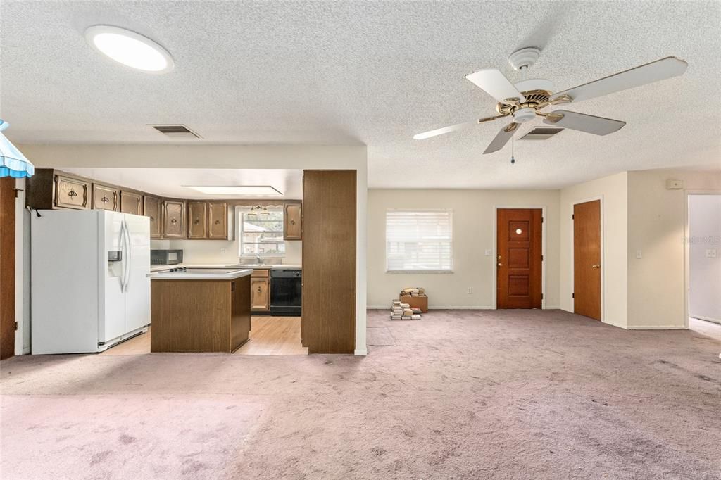 Activo con contrato: $235,000 (3 camas, 3 baños, 1808 Pies cuadrados)