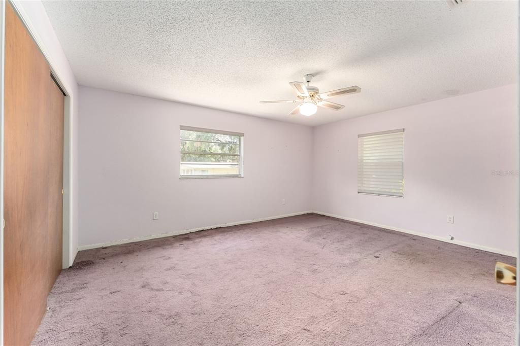 Activo con contrato: $235,000 (3 camas, 3 baños, 1808 Pies cuadrados)