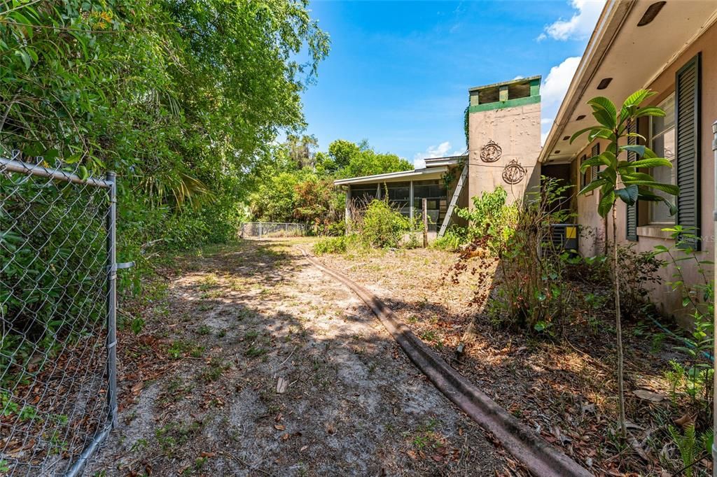 Activo con contrato: $235,000 (3 camas, 3 baños, 1808 Pies cuadrados)