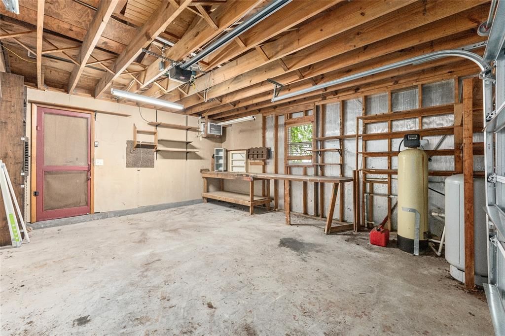 Activo con contrato: $235,000 (3 camas, 3 baños, 1808 Pies cuadrados)