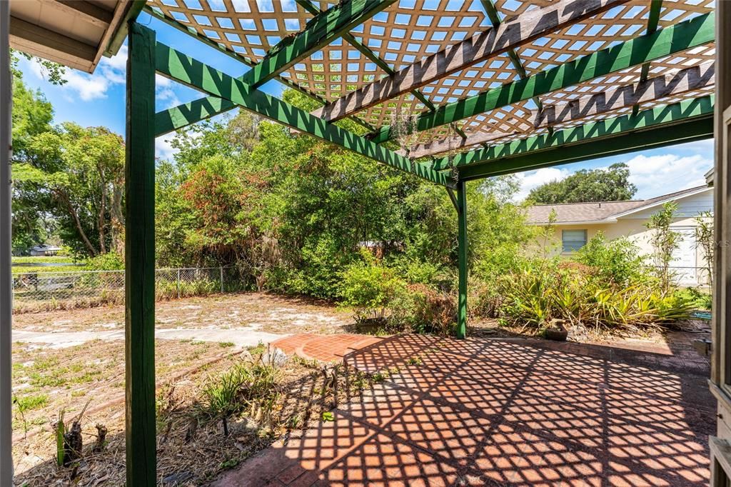 Activo con contrato: $235,000 (3 camas, 3 baños, 1808 Pies cuadrados)
